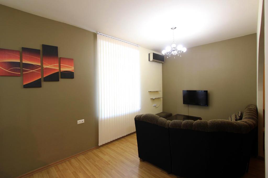 Studio With Balcony On Sayat Nova Avenue Erevan Exterior foto