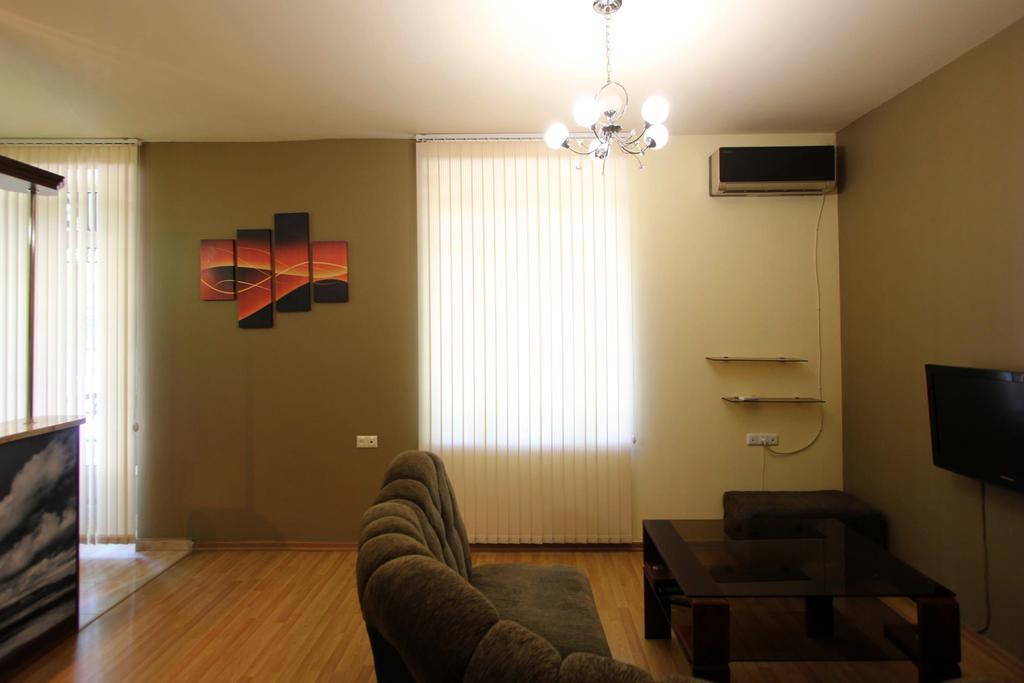 Studio With Balcony On Sayat Nova Avenue Erevan Exterior foto