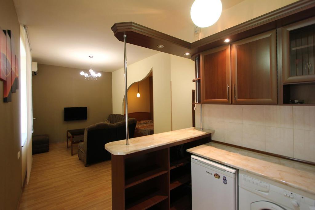 Studio With Balcony On Sayat Nova Avenue Erevan Exterior foto