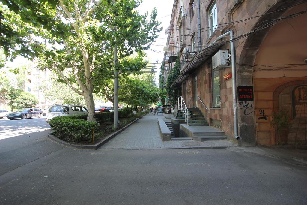 Studio With Balcony On Sayat Nova Avenue Erevan Exterior foto